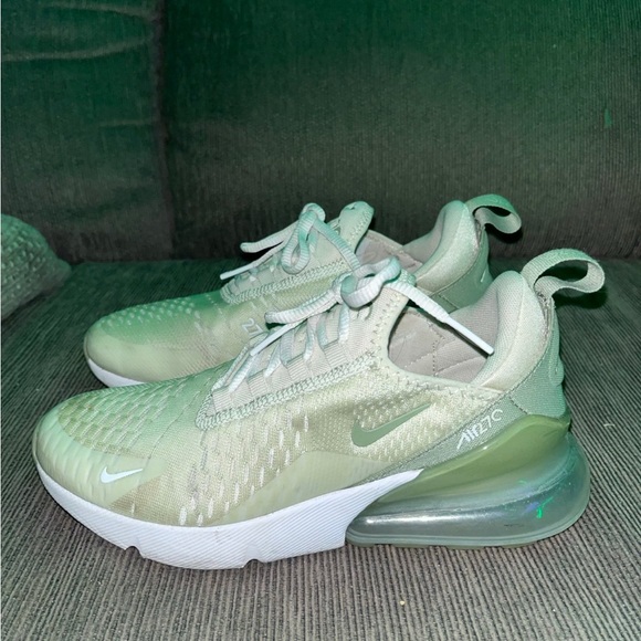 Nike Air Max 270 Shoes - Picture 3 of 9